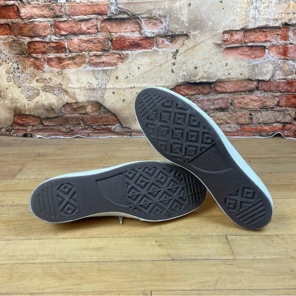 Converse Comme des Garçons PLAY X
Chuck 70 Unisex High Top Sneaker - Picture 13 of 13